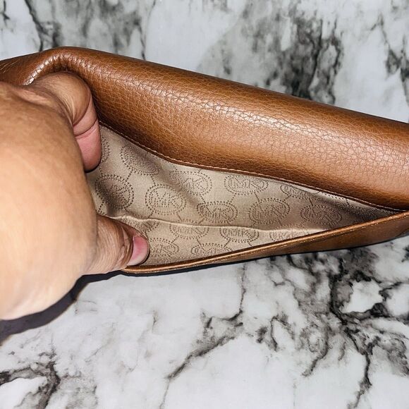 MICHAEL KORS Fulton Leather Carryall Pebble Flap Snap Closure Wallet Brown/Gold - Picture 7 of 8